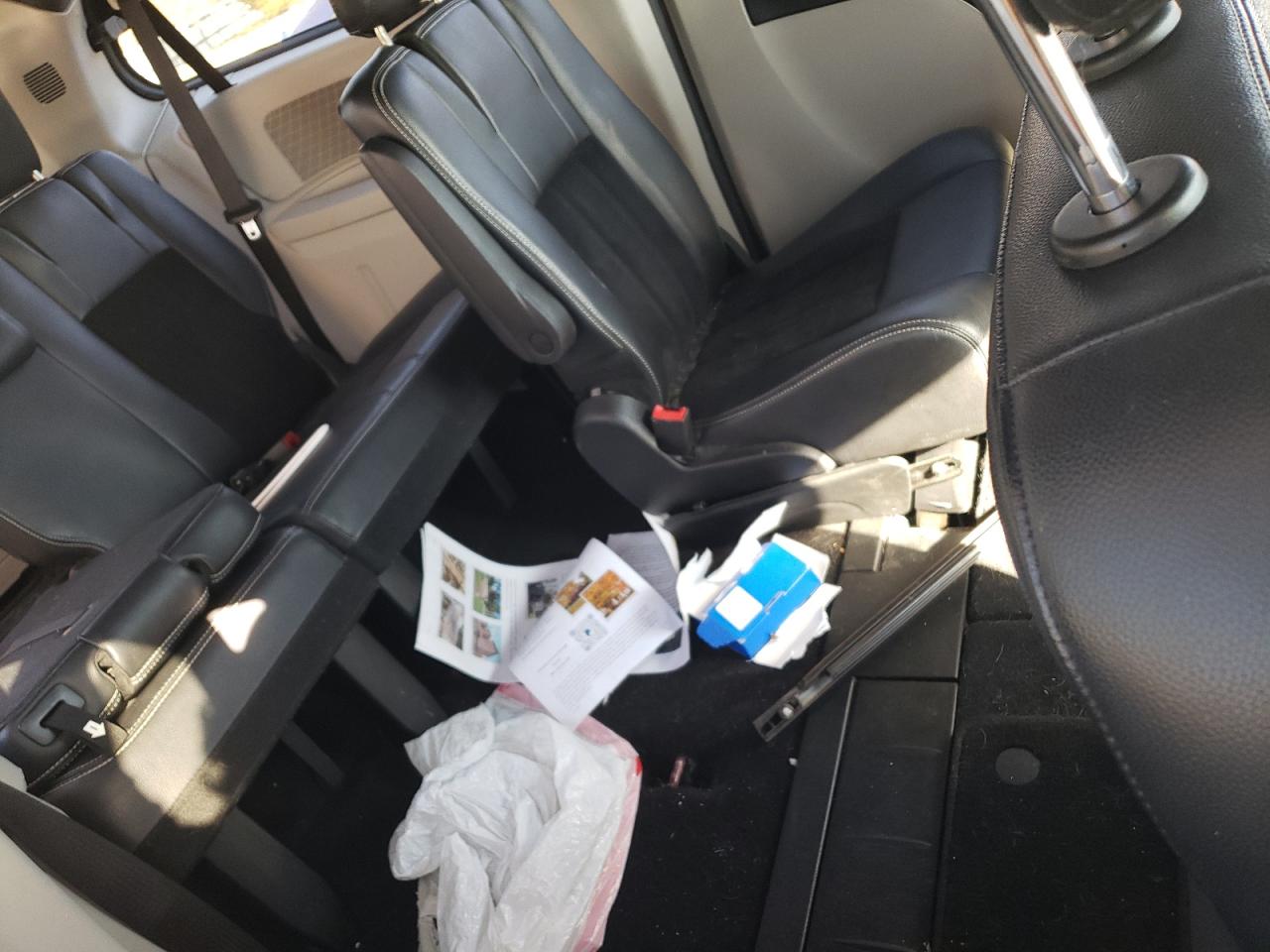 2018 Dodge Caravan - Image 11