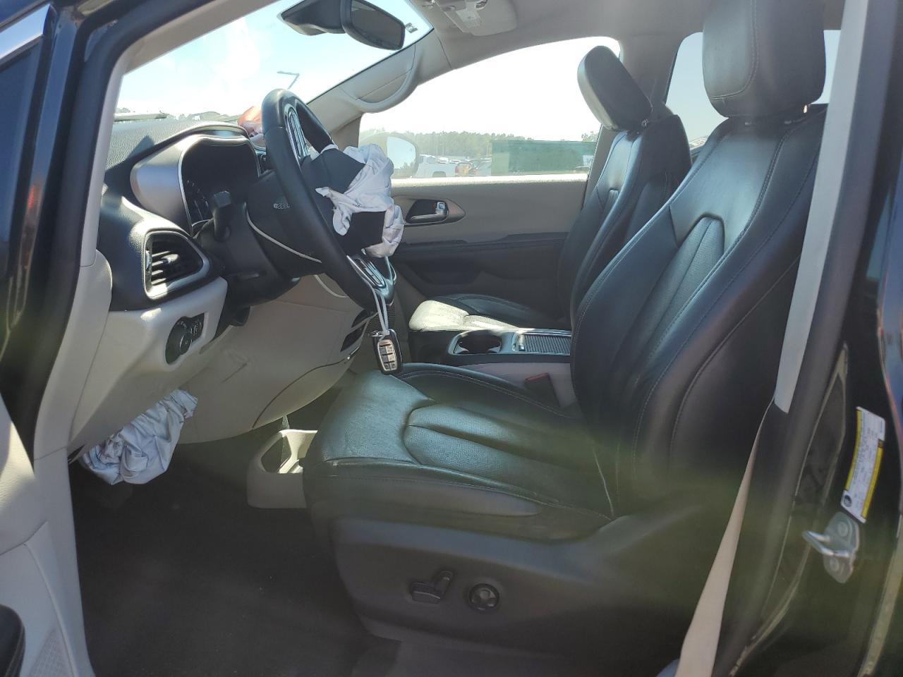 2022 Chrysler Pacifica - Image 7