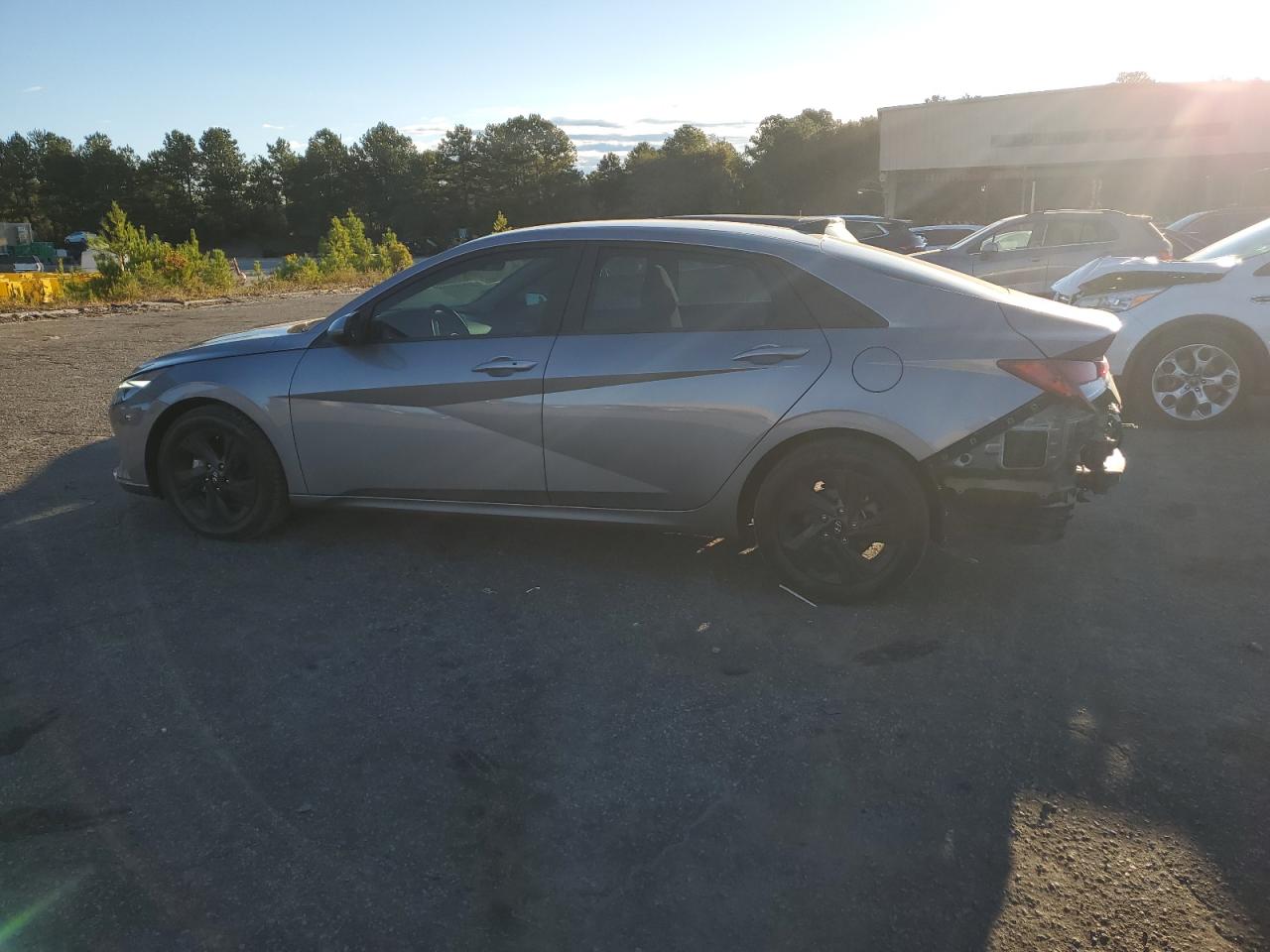 2023 Hyundai Elantra - Image 2