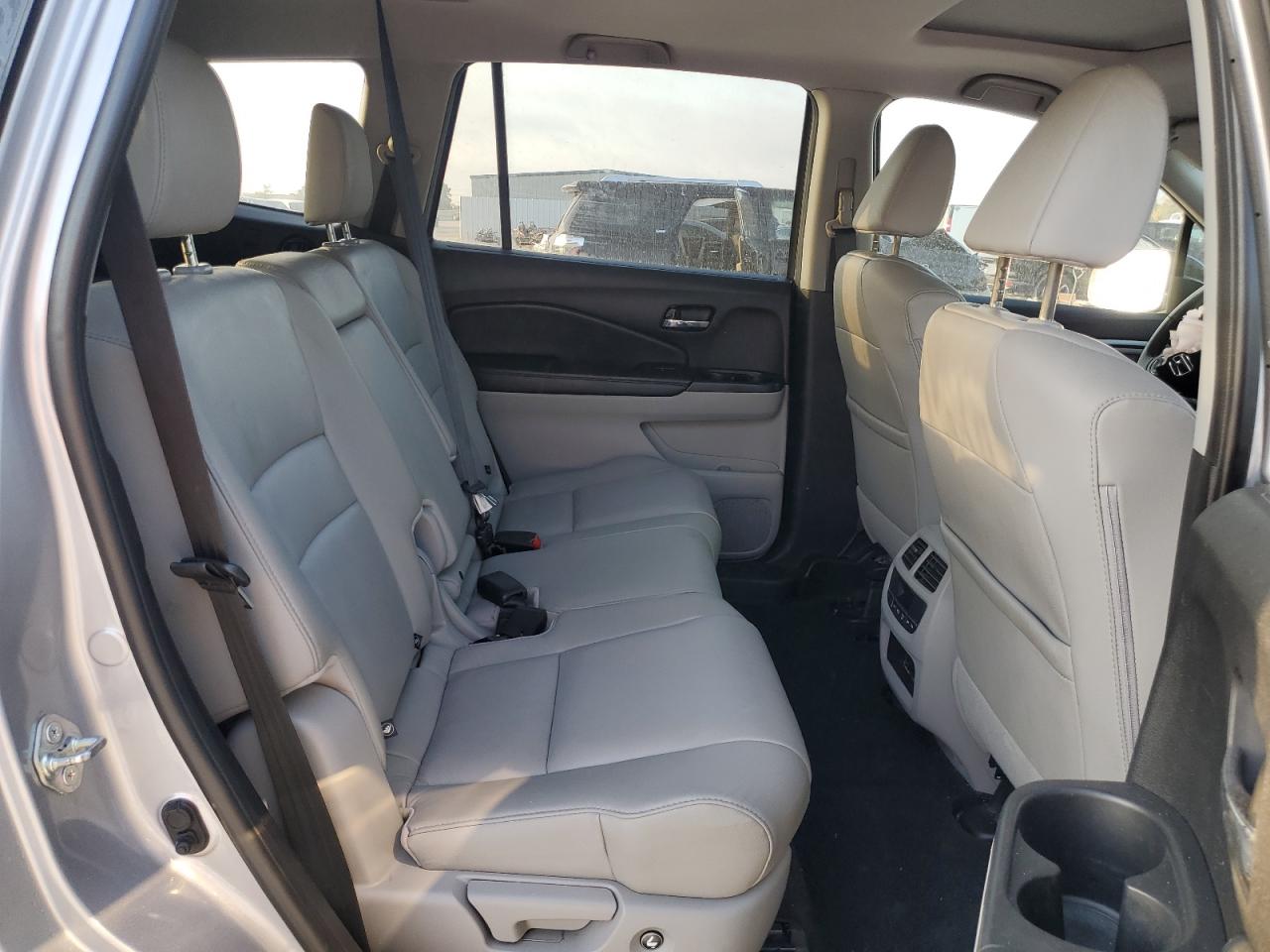 2017 Honda Pilot - Image 11