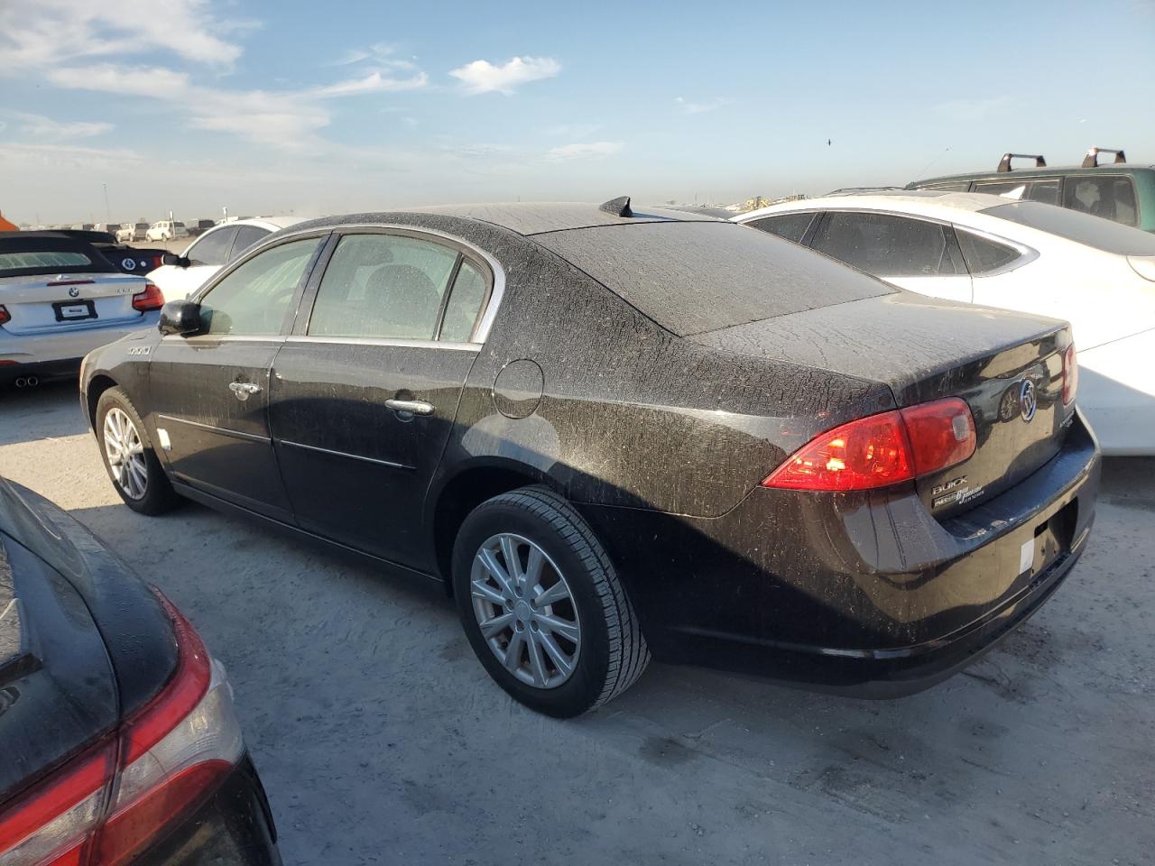 2011 Buick Lucerne - Image 2