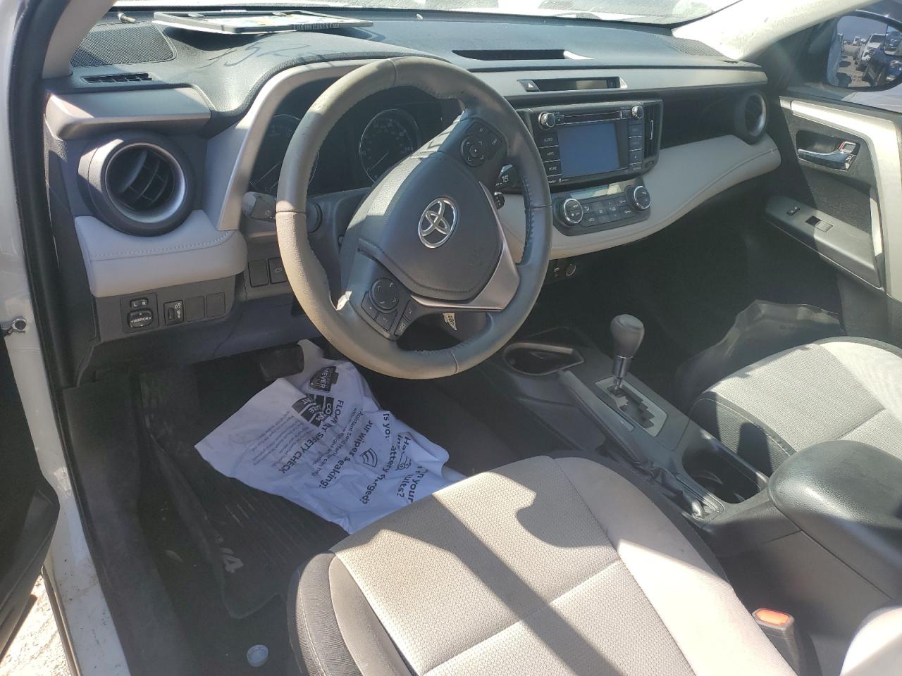 2016 Toyota RAV 4 - Image 8