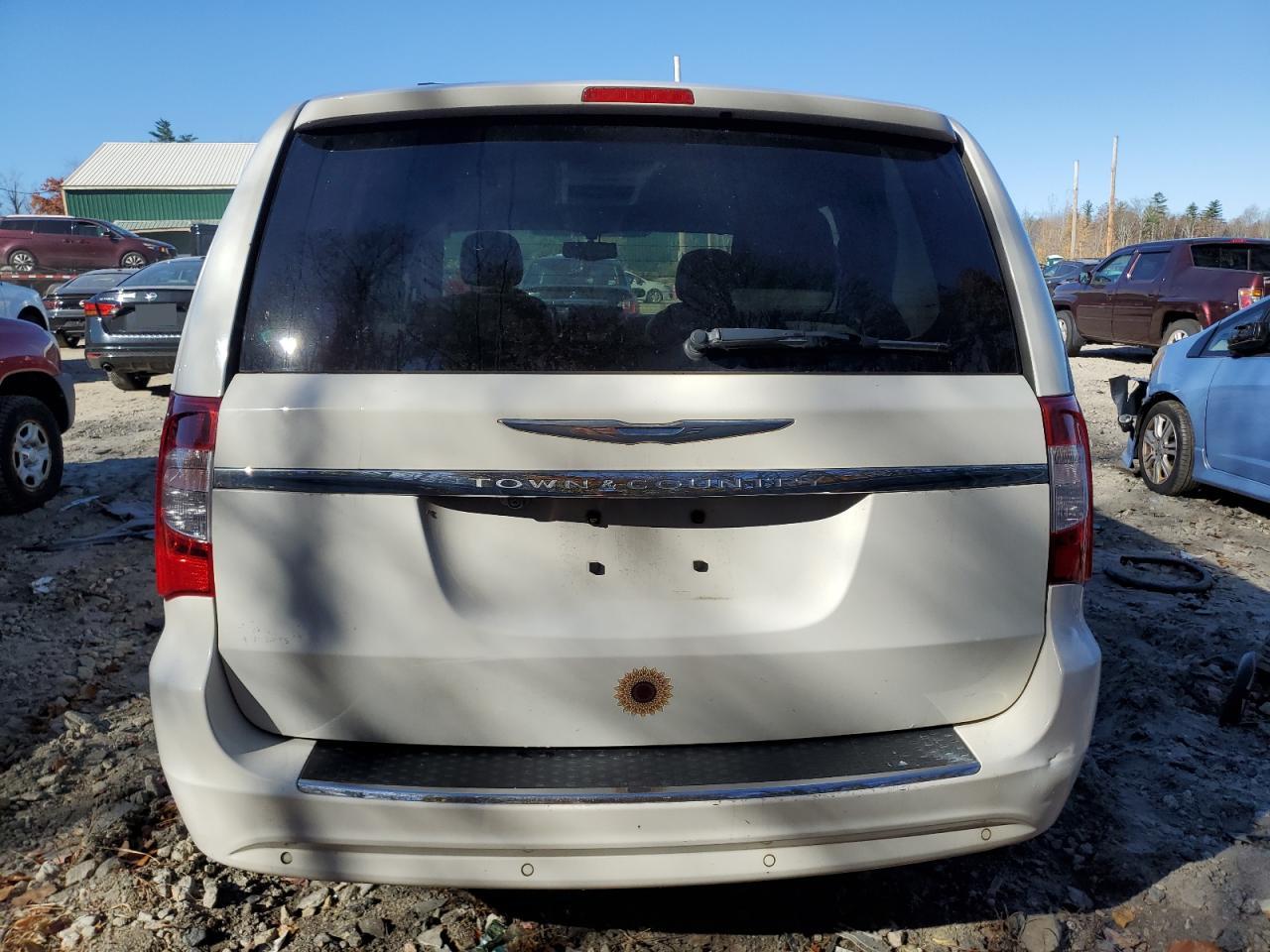 2013 Chrysler Town & Country - Image 6