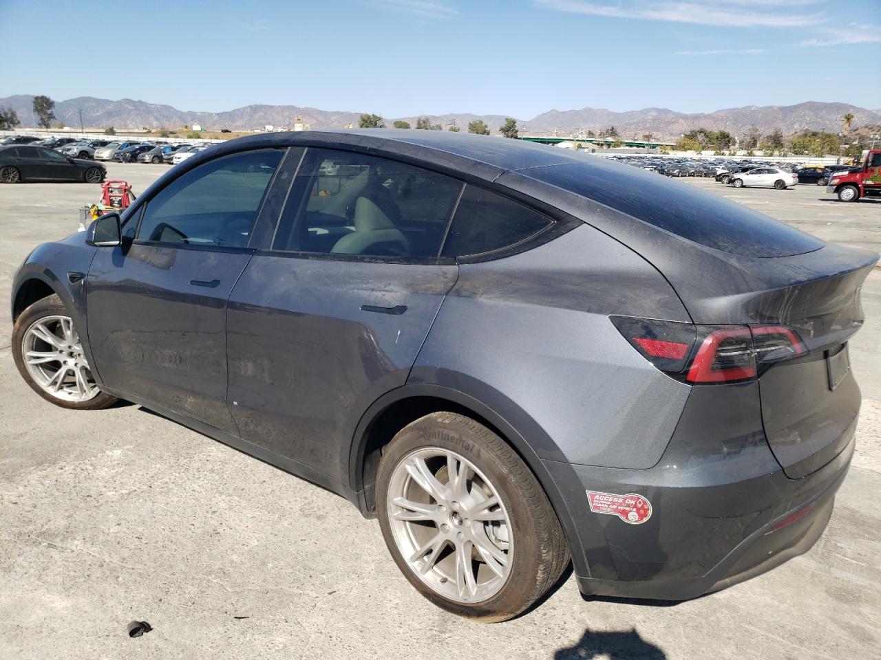 VIN 7SAYGDEE4PF888048 2023 TESLA MODEL Y no.2