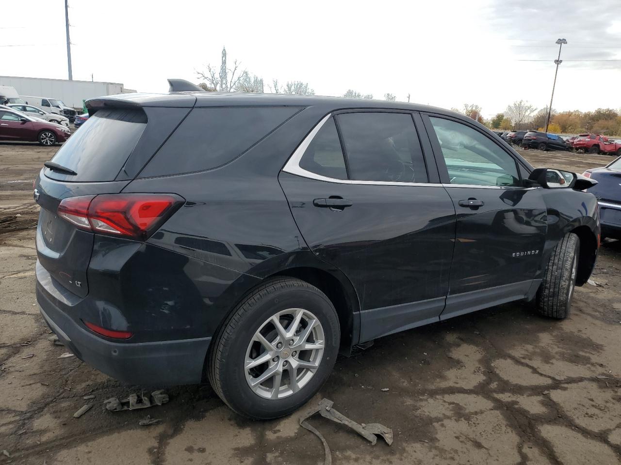 2023 Chevrolet Equinox - Image 3