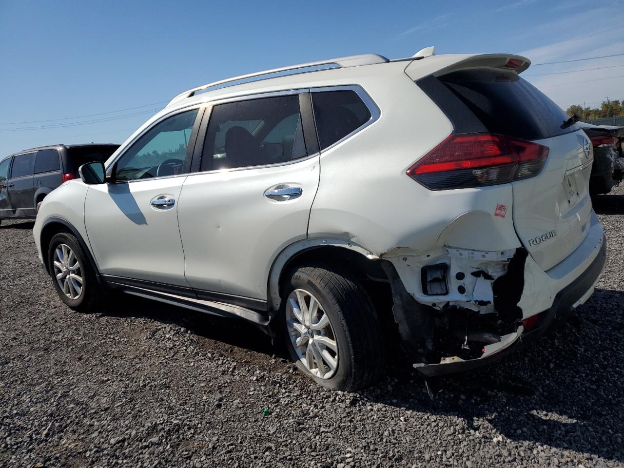 5N1AT2MT9HC844166 2017 NISSAN ROGUE - Image 2