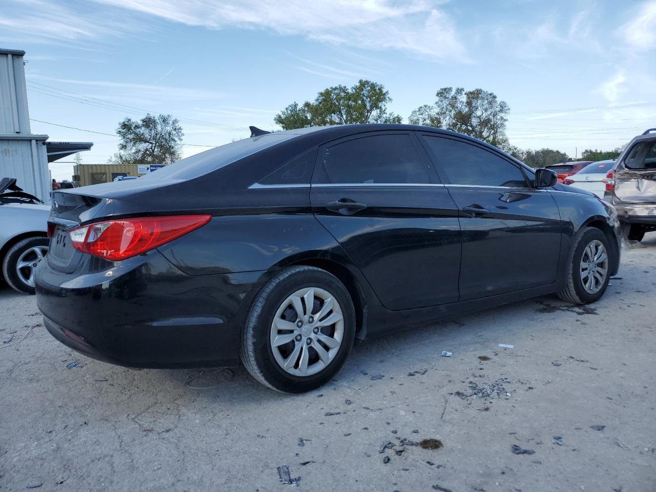 2011 Hyundai Sonata - Image 3