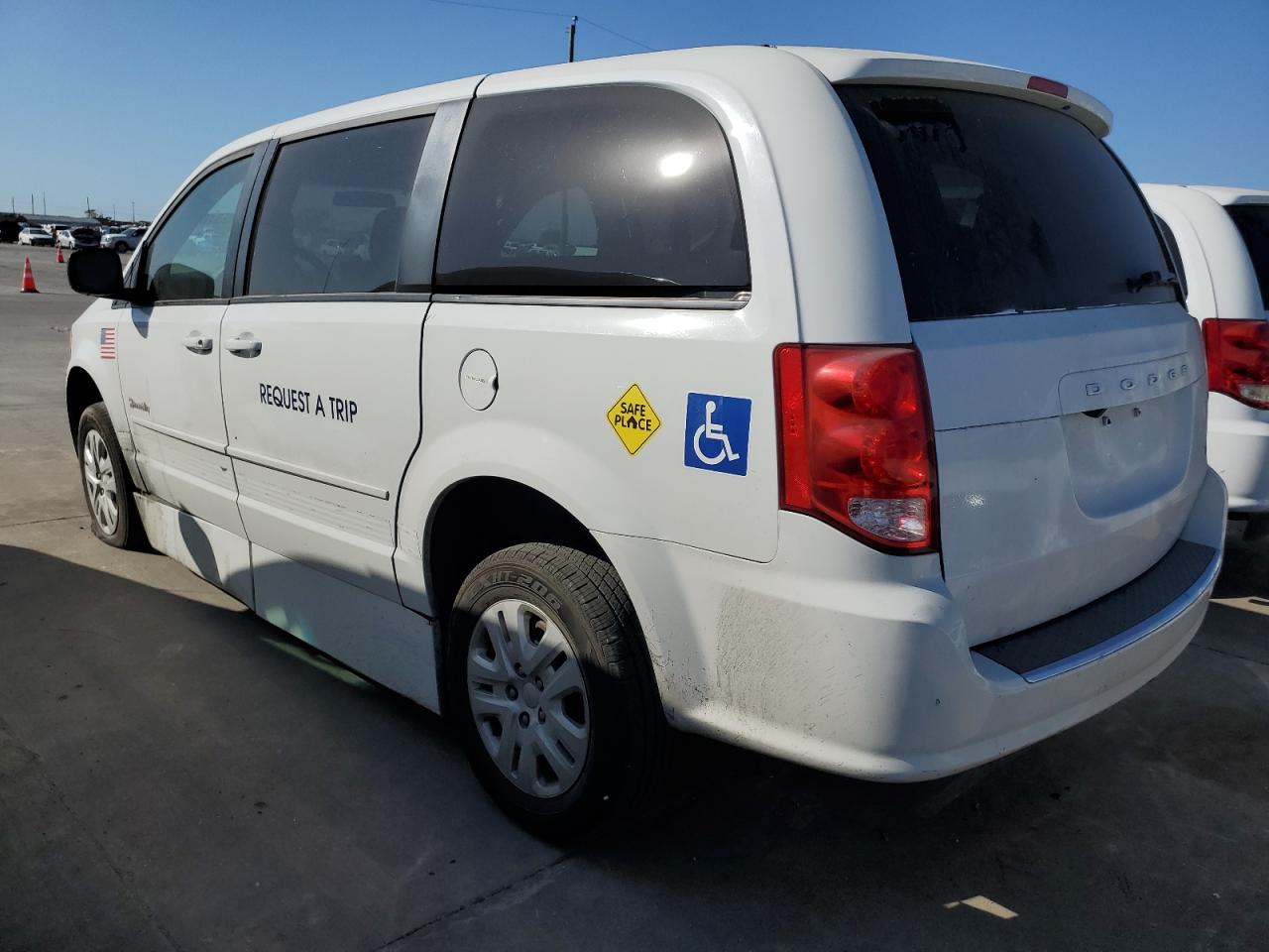 2017 Dodge Caravan - Image 2