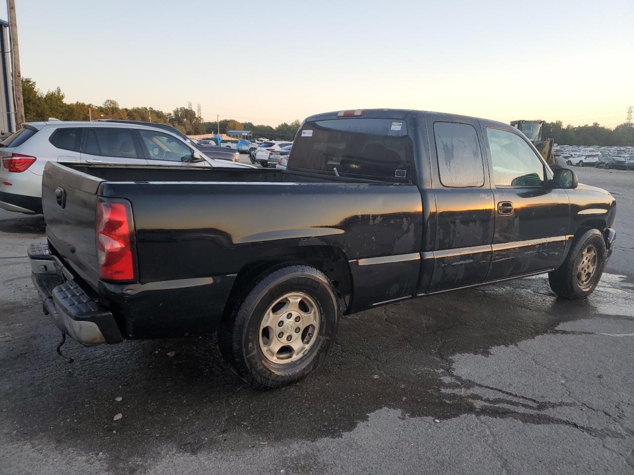 2003 Chevrolet Silverado - Image 3