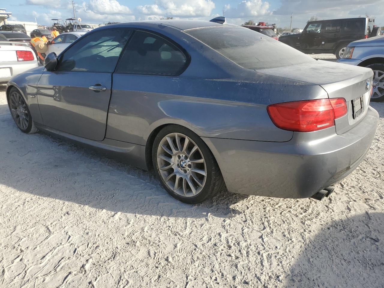 VIN WBAKE3C54DE772011 2013 BMW 3 SERIES no.2