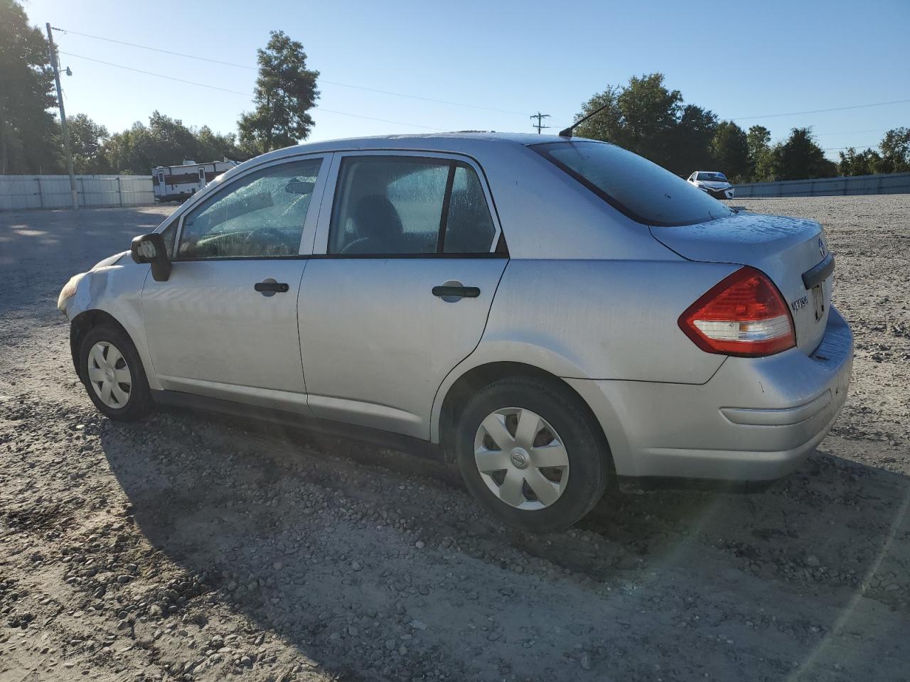 2011 Nissan Versa - Image 2