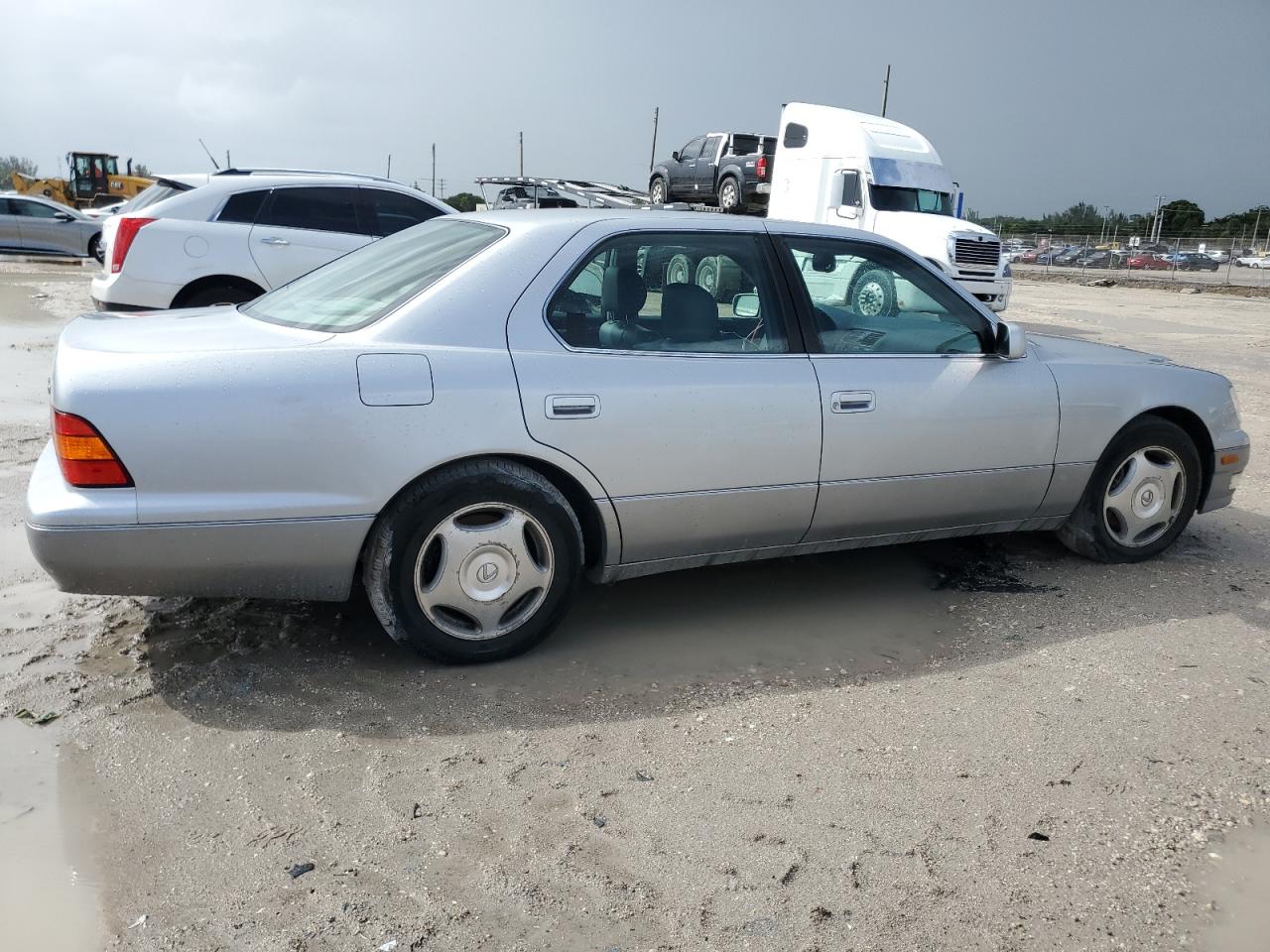 1998 Lexus LS - Image 3