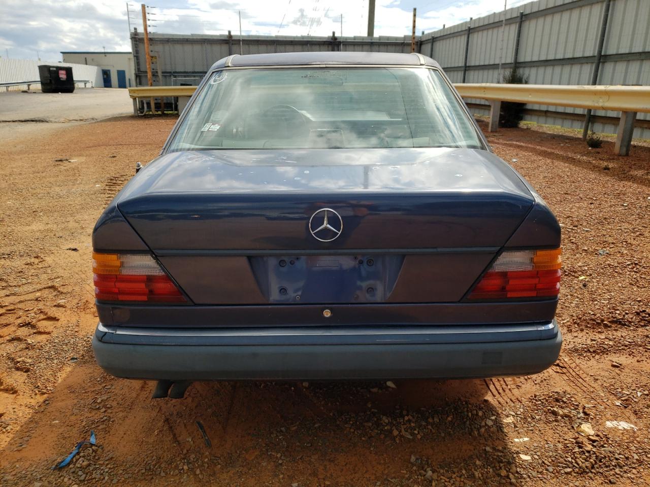 WDBEA30D4LB250047 1990 Mercedes-Benz 300 E