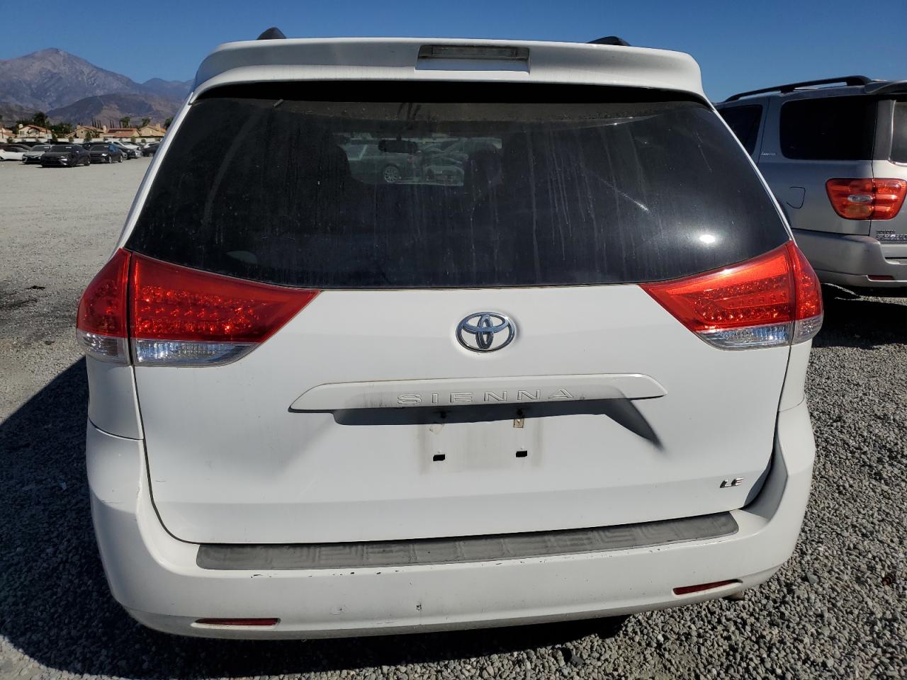 5TDKK3DC6BS090649 2011 Toyota Sienna Le