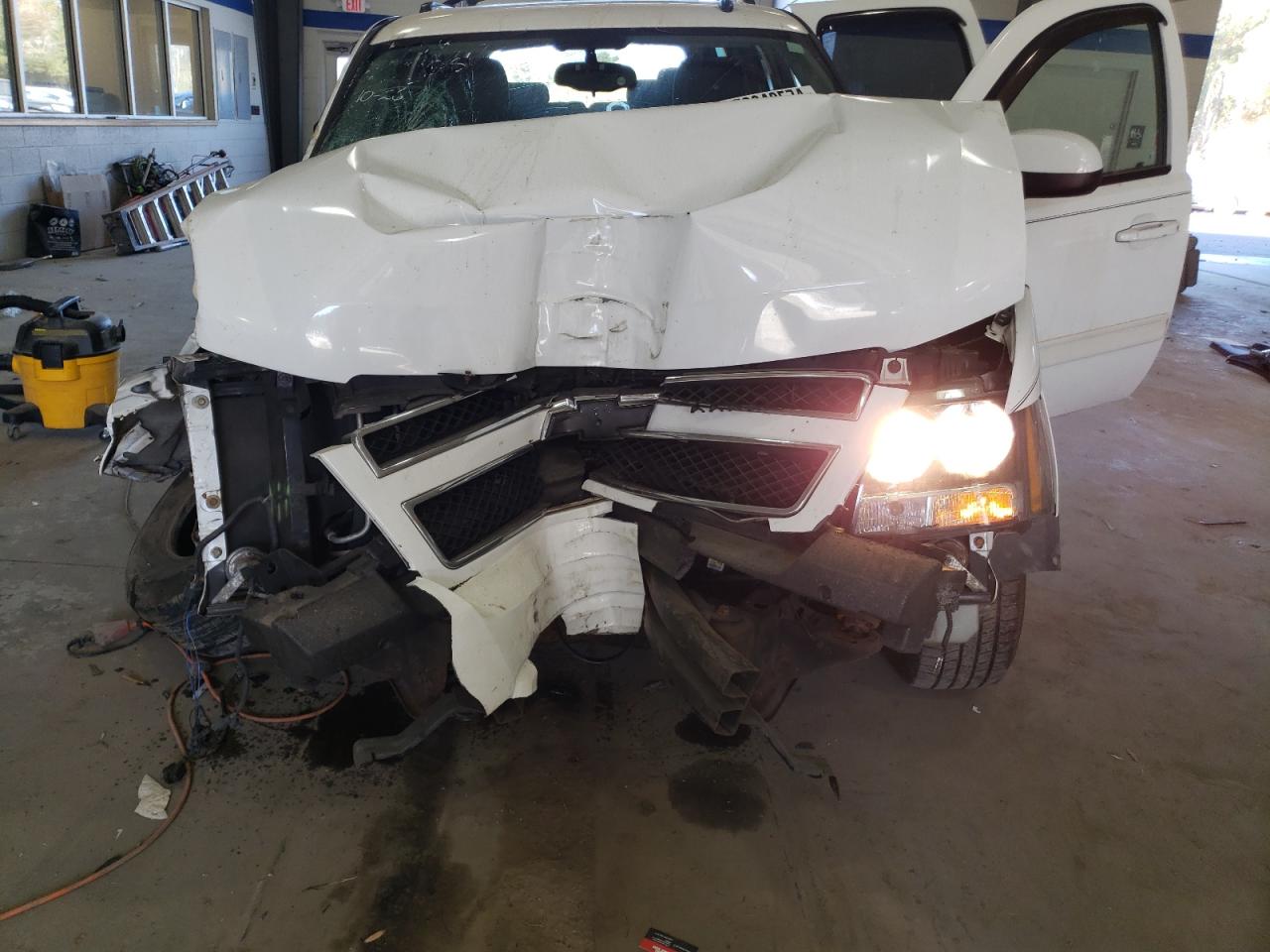 2009 Chevrolet Suburban - Image 13