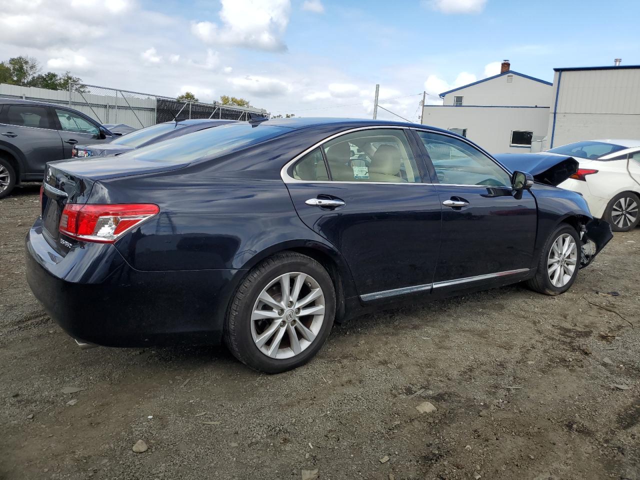 2010 Lexus ES - Image 3