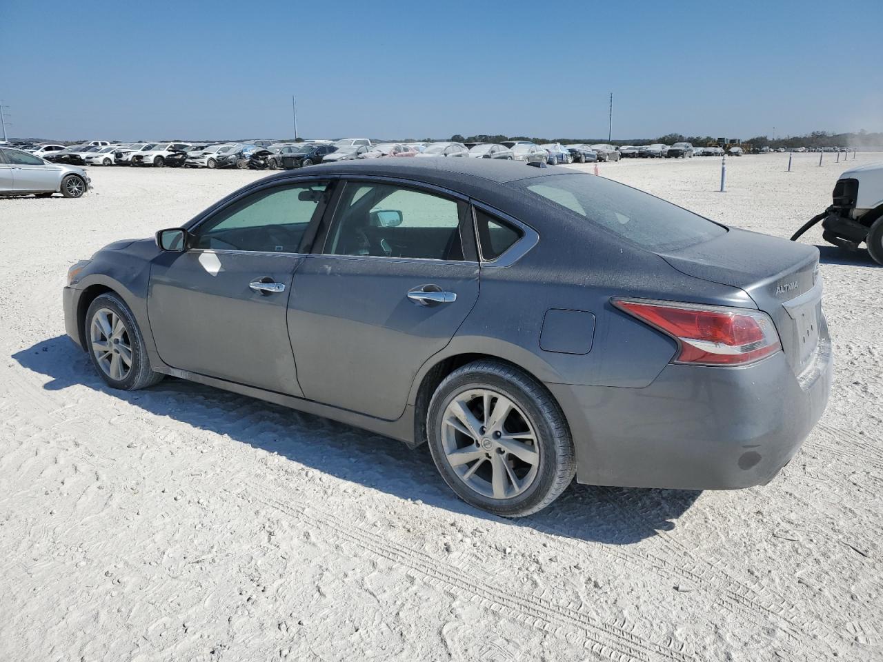 2015 Nissan Altima - Image 2