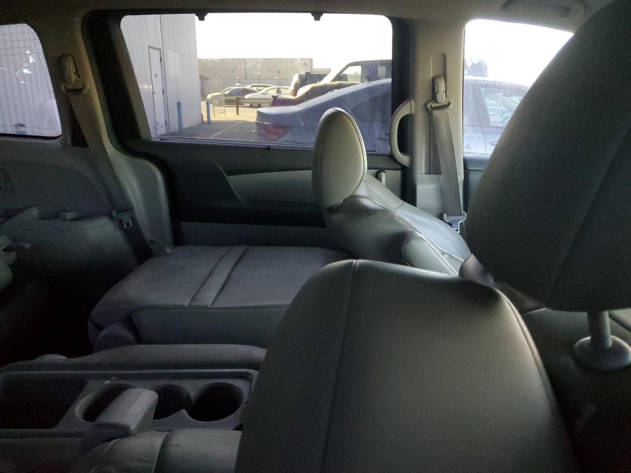 2012 Honda Odyssey - Image 11