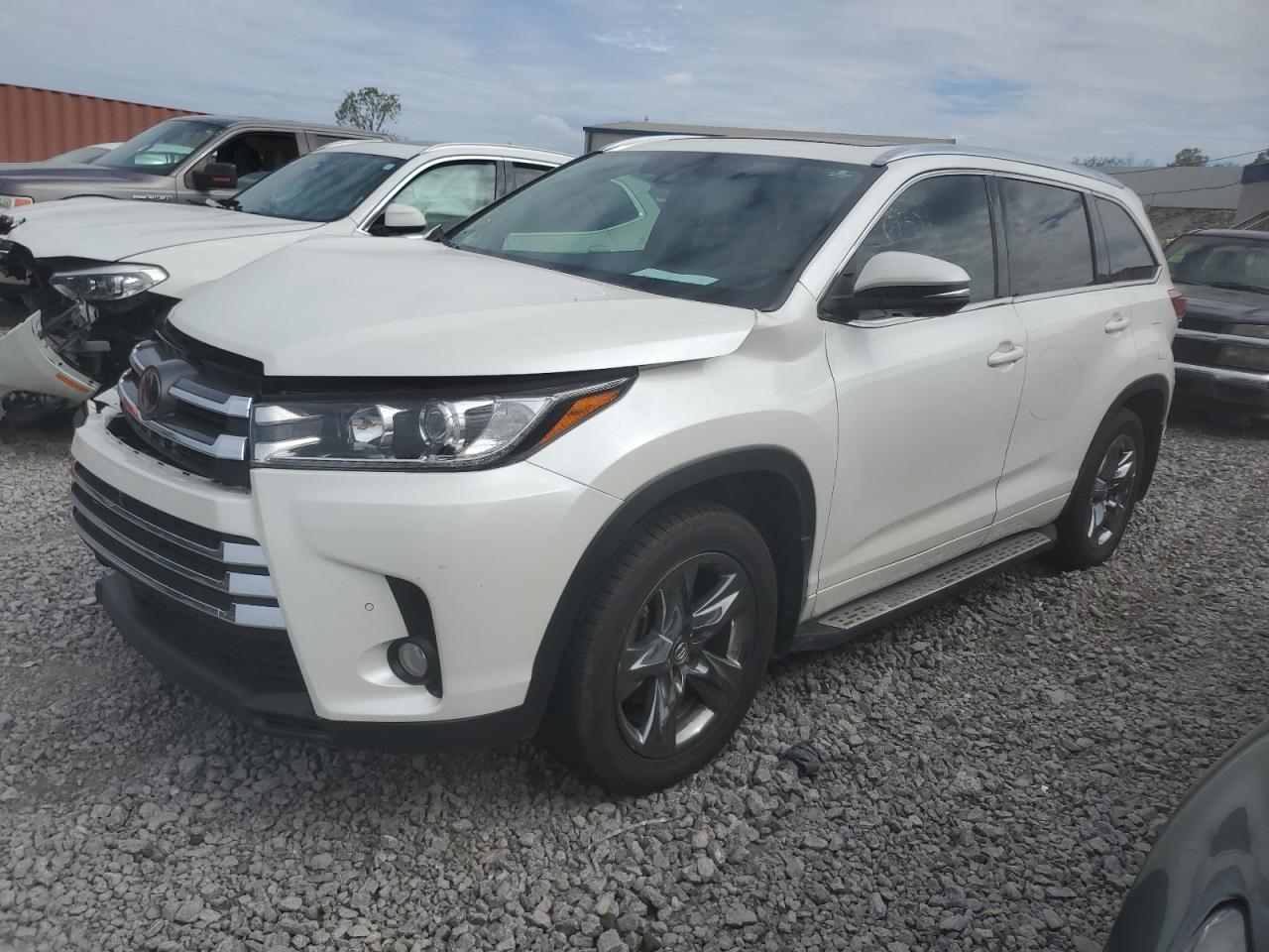 5TDDZRFHXHS416915 2017 TOYOTA HIGHLANDER - Image 1