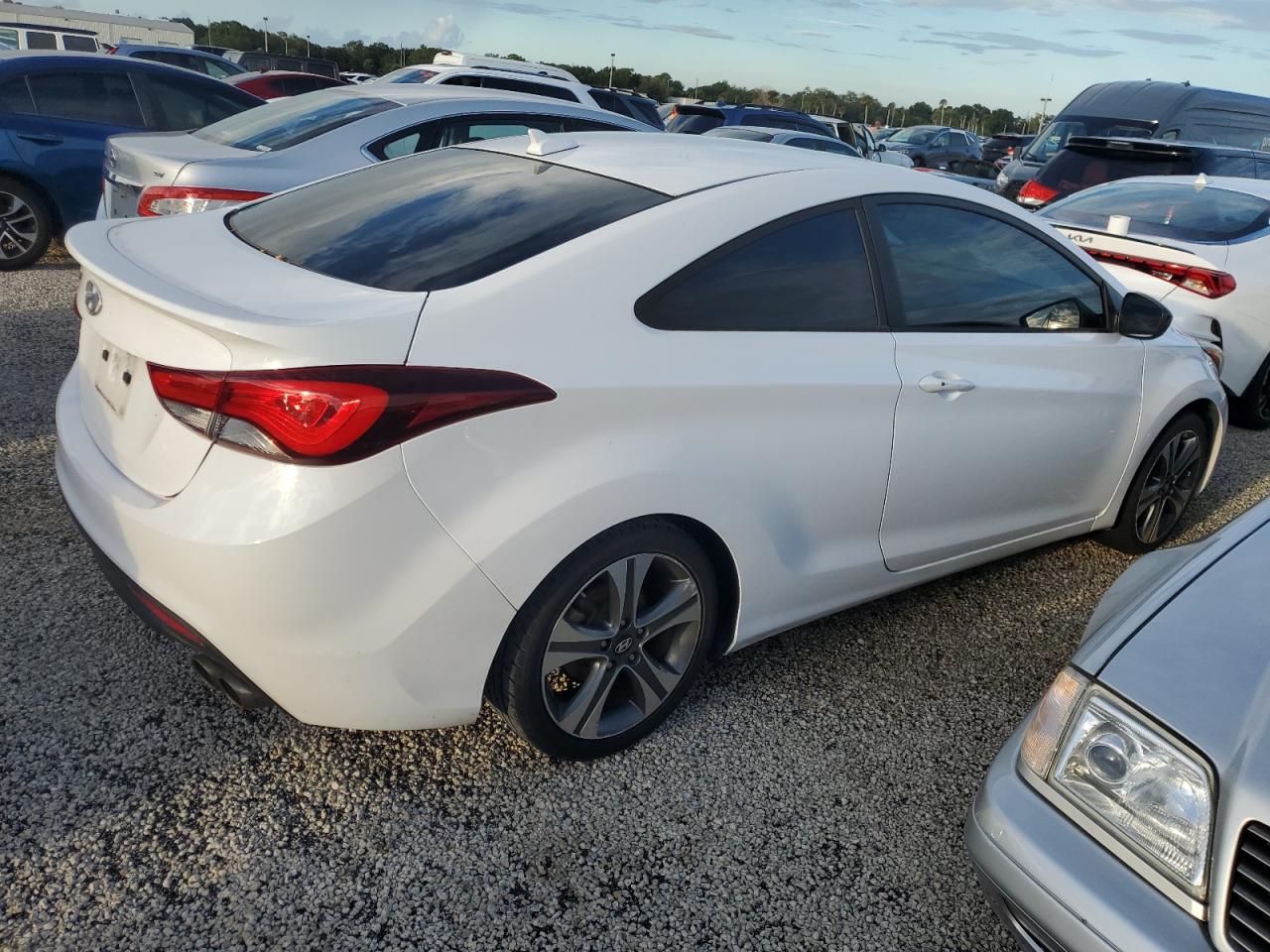 2014 Hyundai Elantra - Image 3