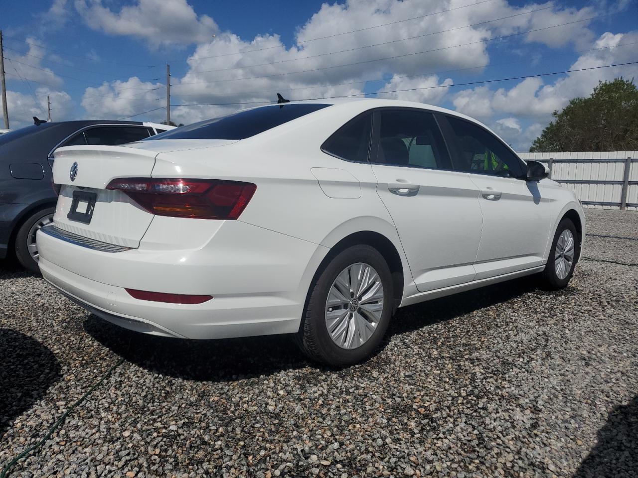 2019 Volkswagen Jetta - Image 3