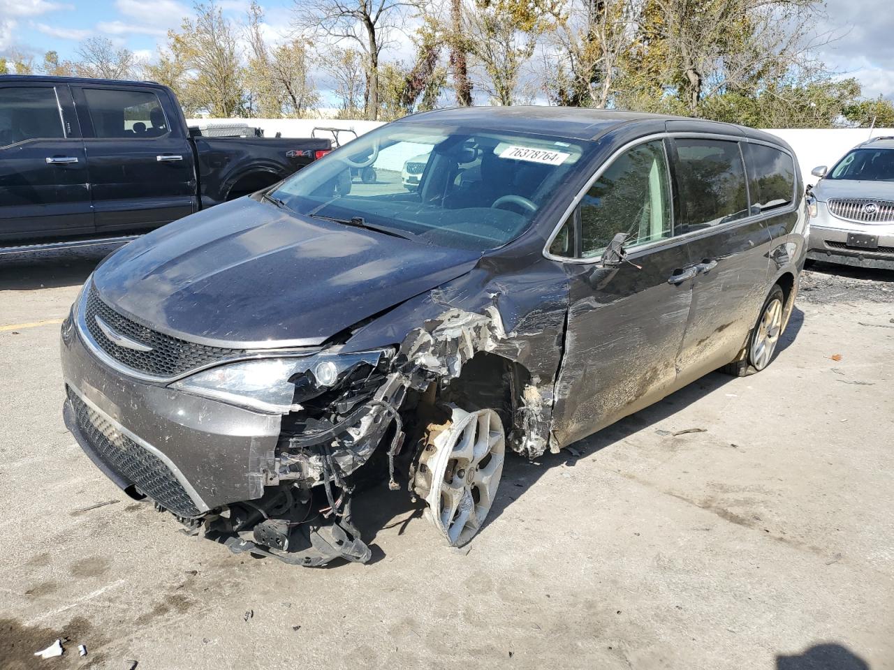 2017 Chrysler Pacifica - Image 1