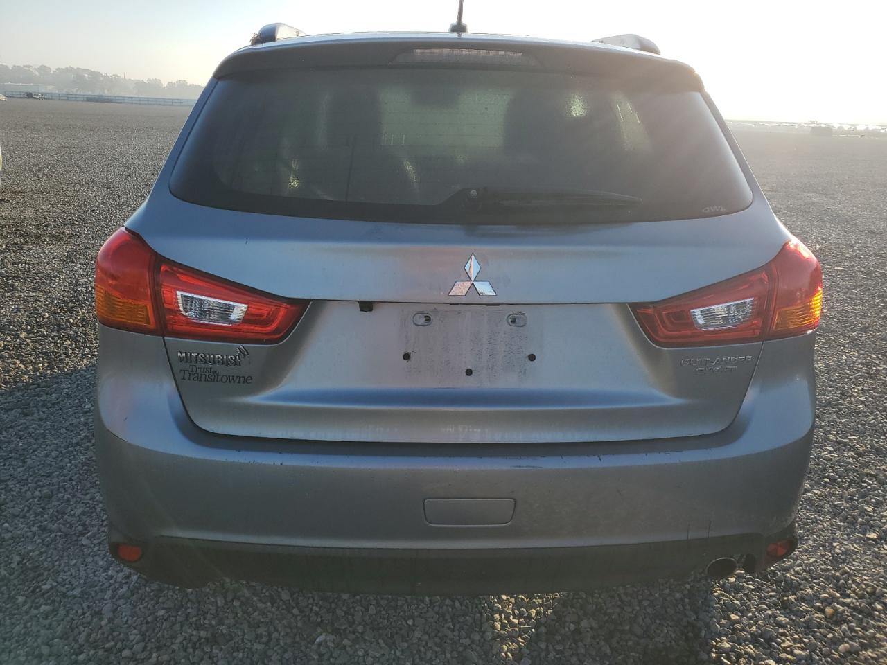 2015 Mitsubishi Outlander - Image 6
