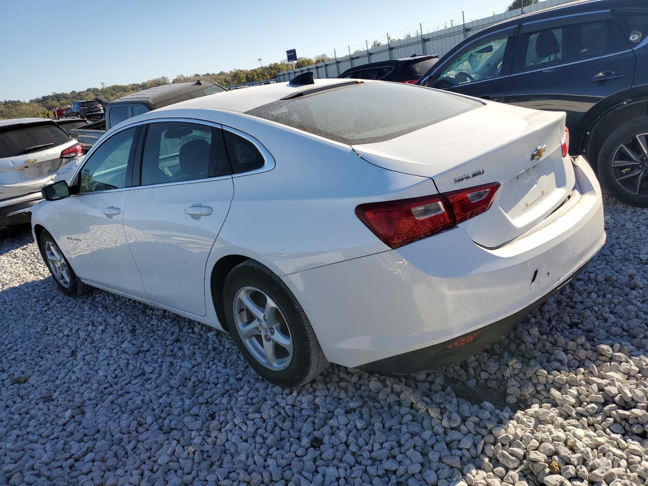 2018 Chevrolet Malibu - Image 2