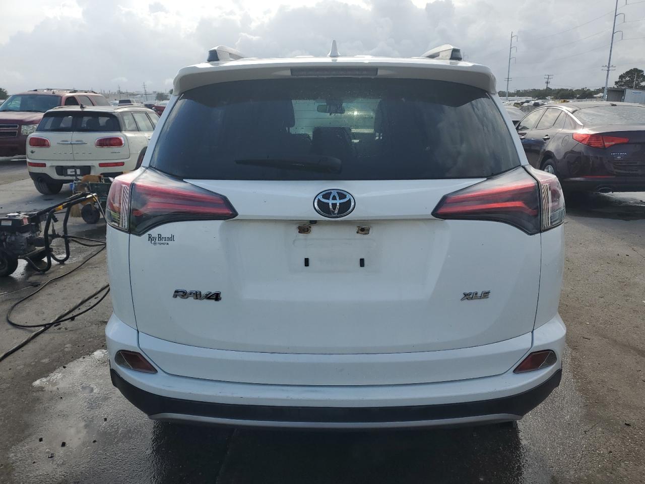2017 Toyota RAV 4 - Image 6