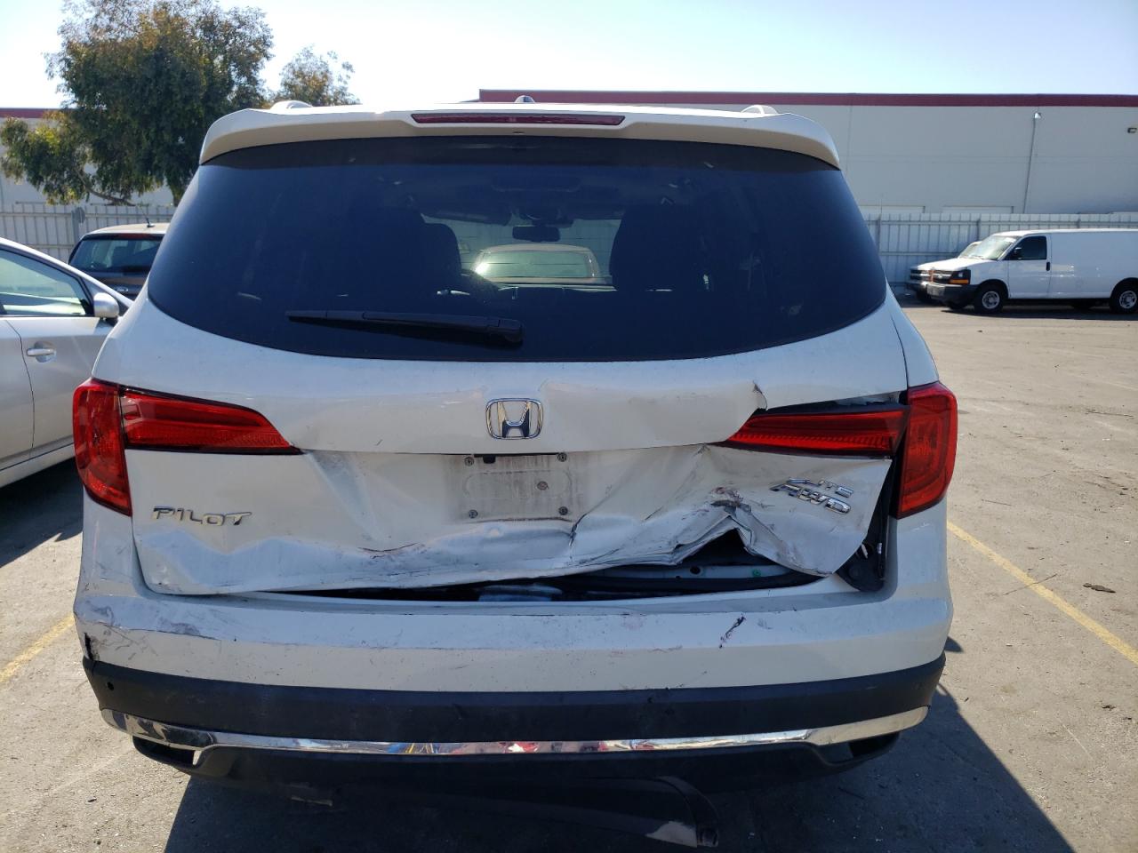 5FNYF6H02HB098857 2017 Honda Pilot Elite