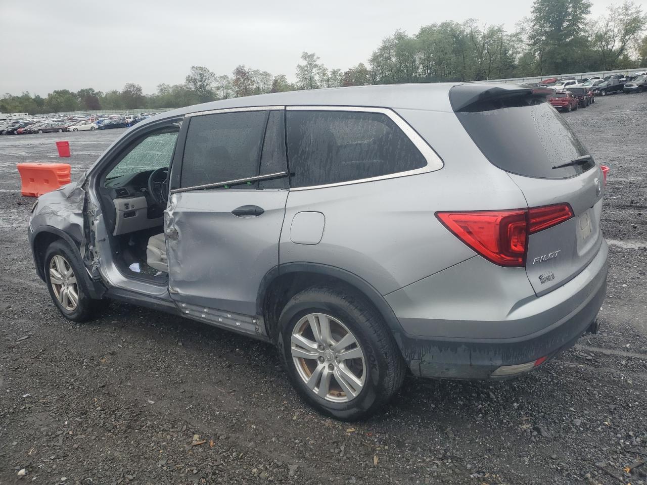 5FNYF6H17HB105195 2017 HONDA PILOT - Image 2