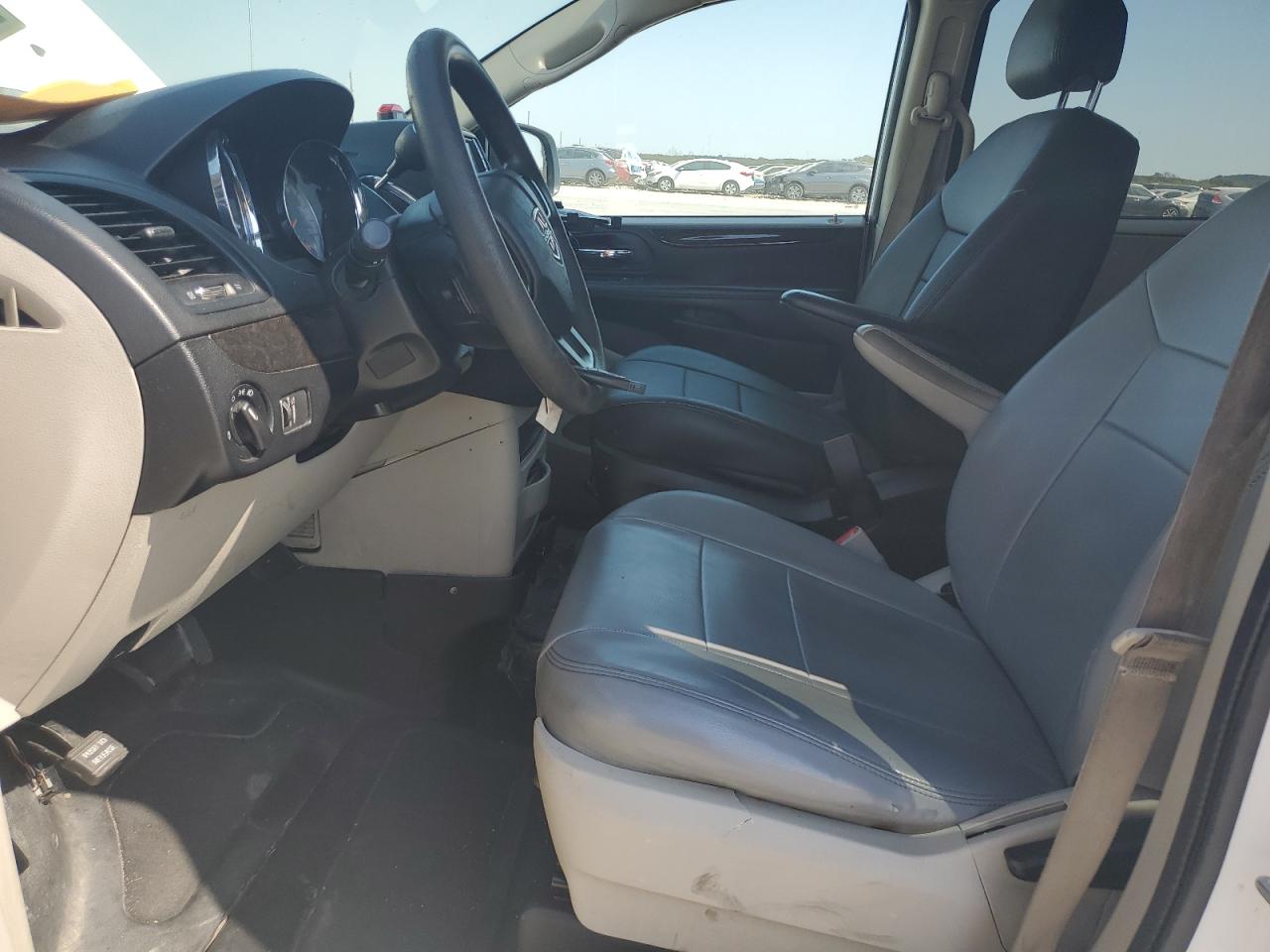 2017 Dodge Caravan - Image 7