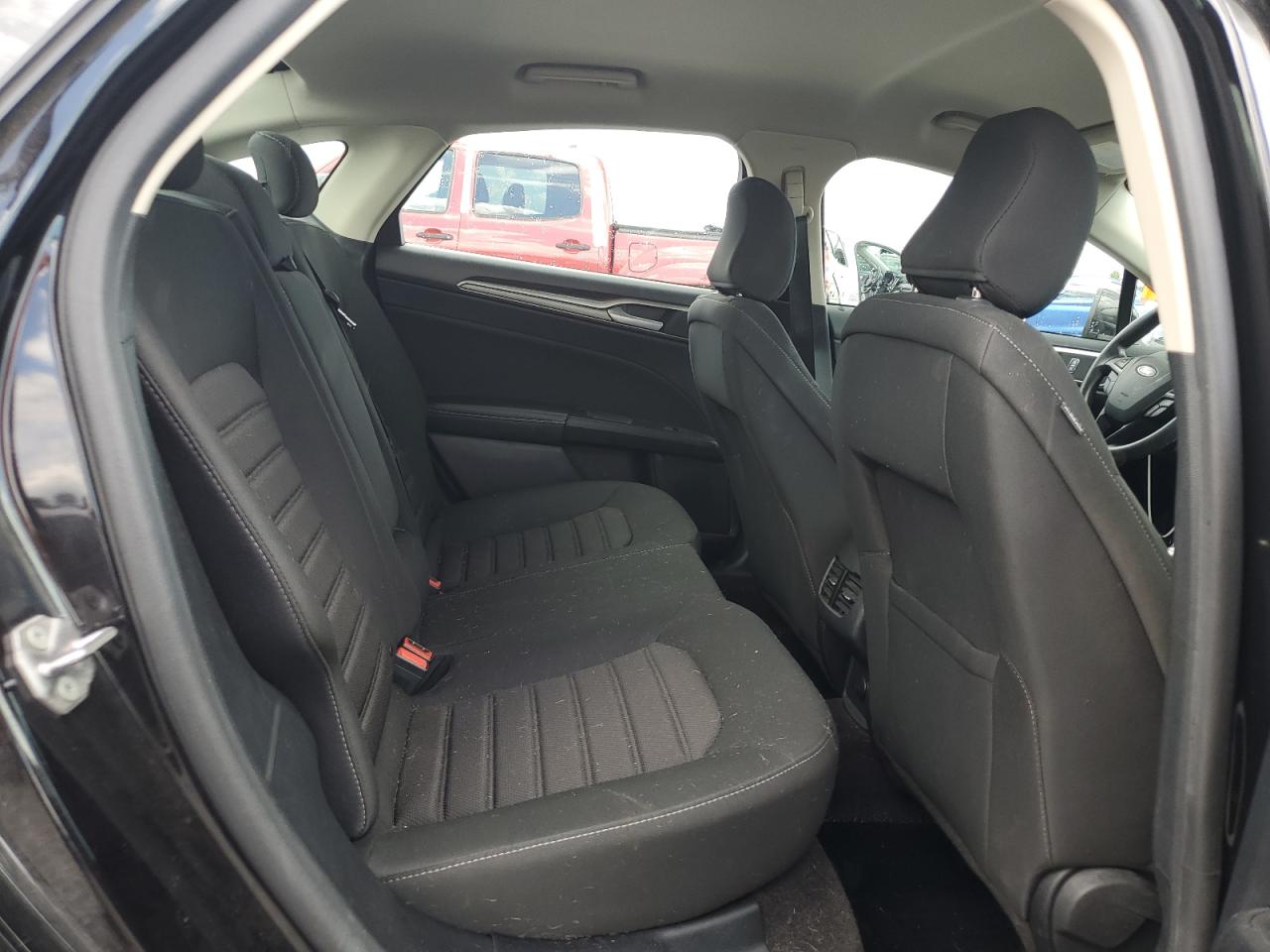 2020 Ford Fusion - Image 10