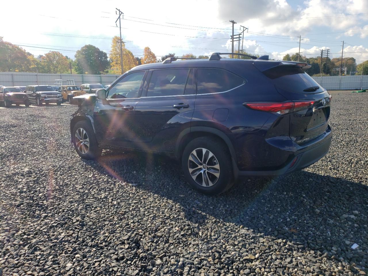 2021 Toyota Highlander - Image 2