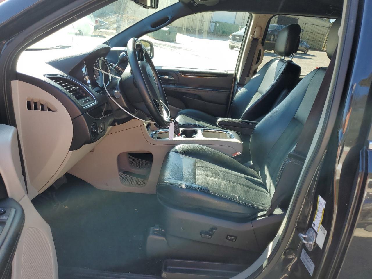 2017 Dodge Caravan - Image 7