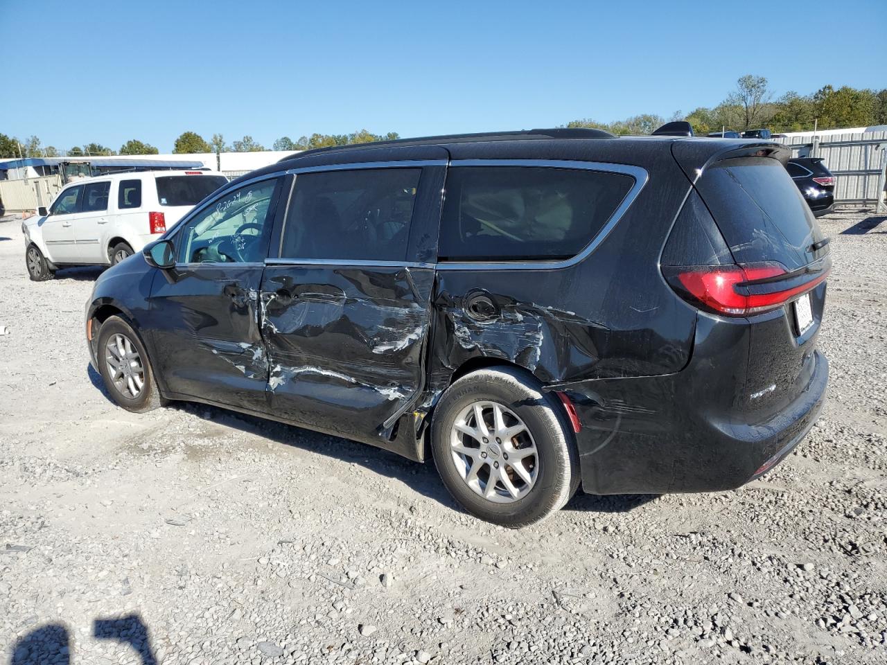 2022 Chrysler Pacifica - Image 2
