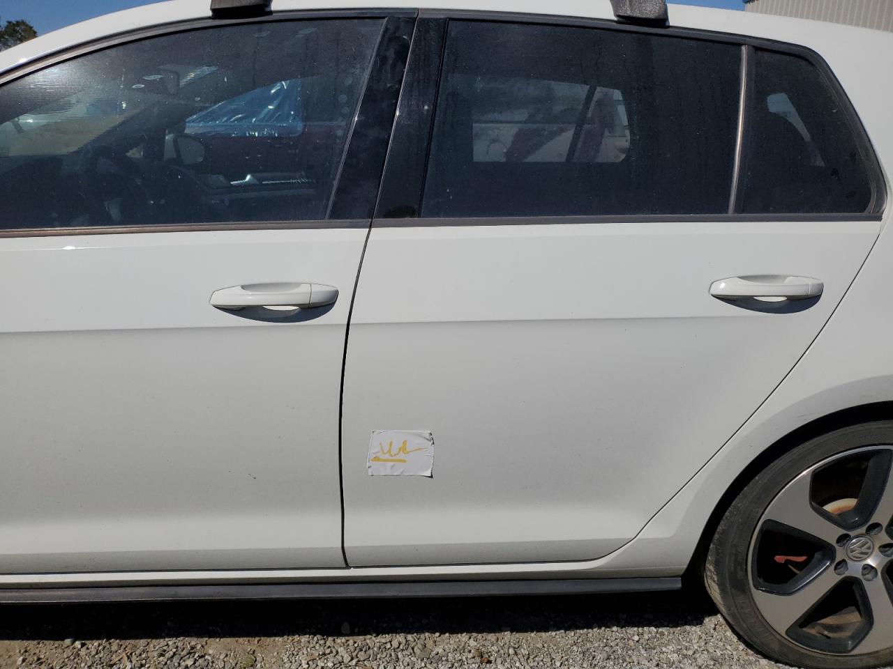 2017 Volkswagen GTI - Image 12