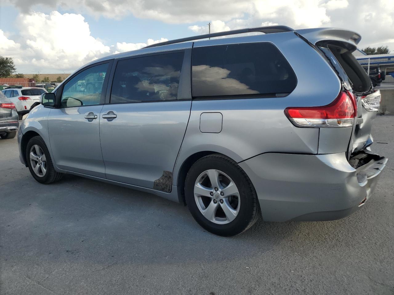 2012 Toyota Sienna - Image 2