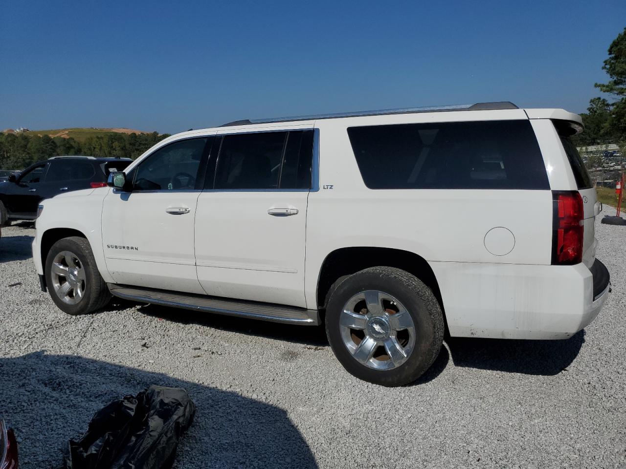 1GNSKKKC3FR252892 2015 CHEVROLET SUBURBAN - Image 2