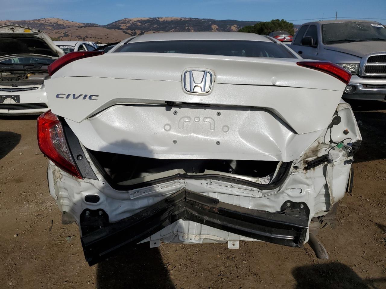 2HGFC2F65KH575302 2019 Honda Civic Lx