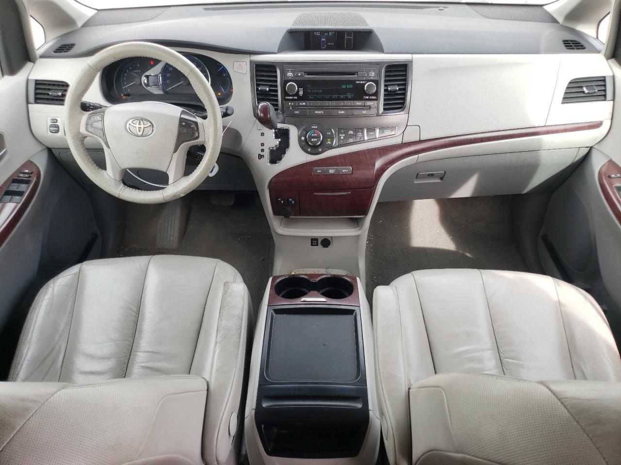 2011 Toyota Sienna - Image 8
