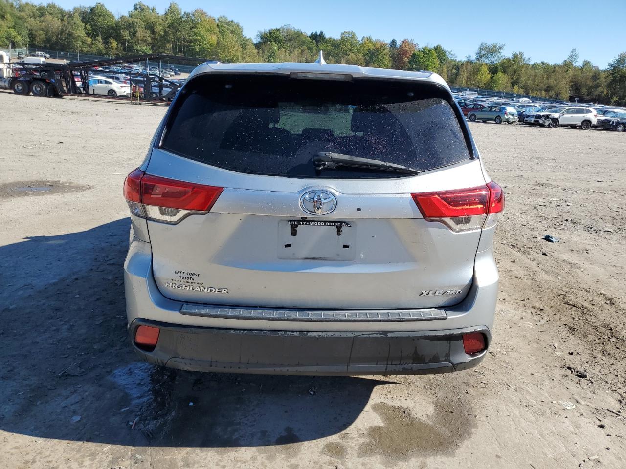 2018 Toyota Highlander Se VIN: 5TDJZRFH8JS817226 Lot: 74258154