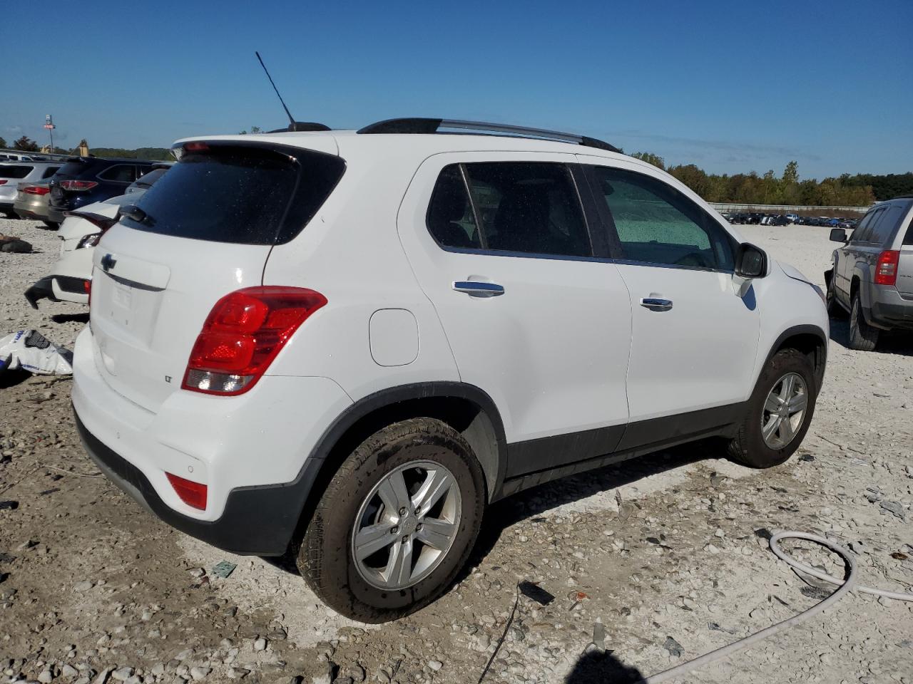 VIN 3GNCJPSBXLL142842 2020 CHEVROLET TRAX no.3