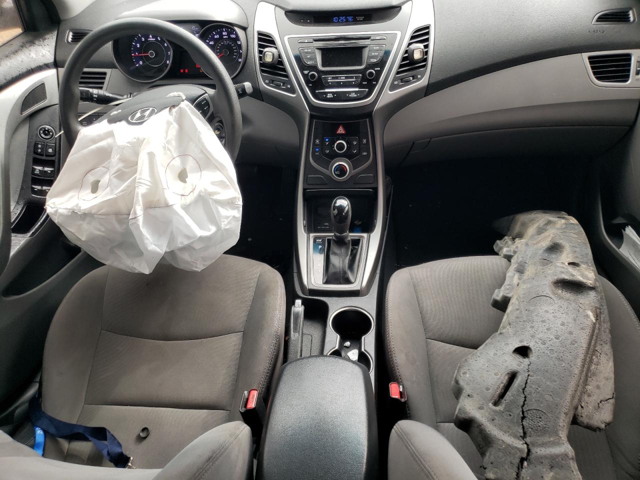 2016 Hyundai Elantra - Image 8