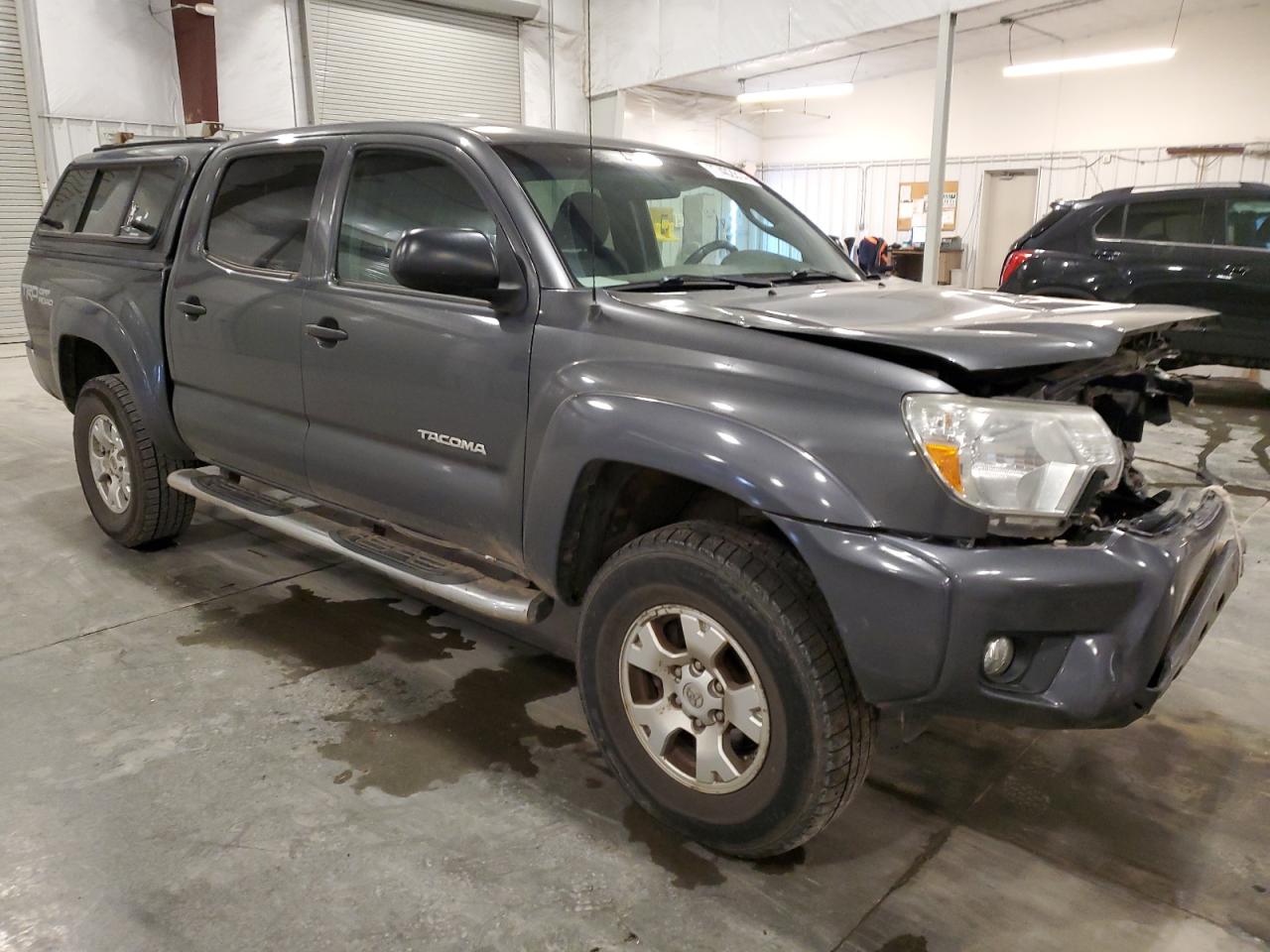 2015 Toyota Tacoma - Image 4