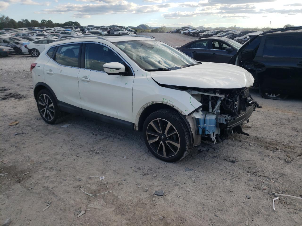 2017 Nissan Rogue - Image 4