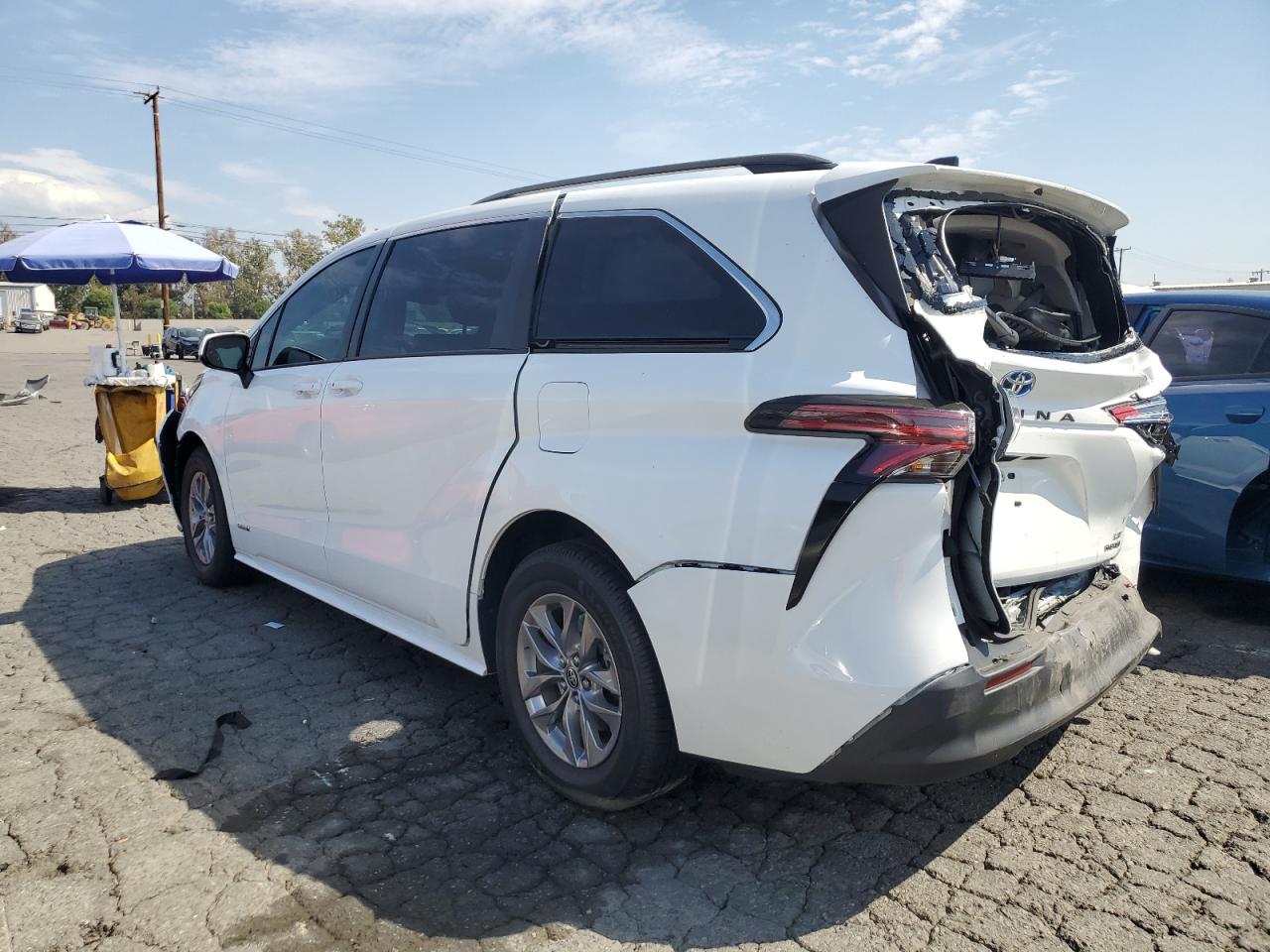 2021 Toyota Sienna - Image 2