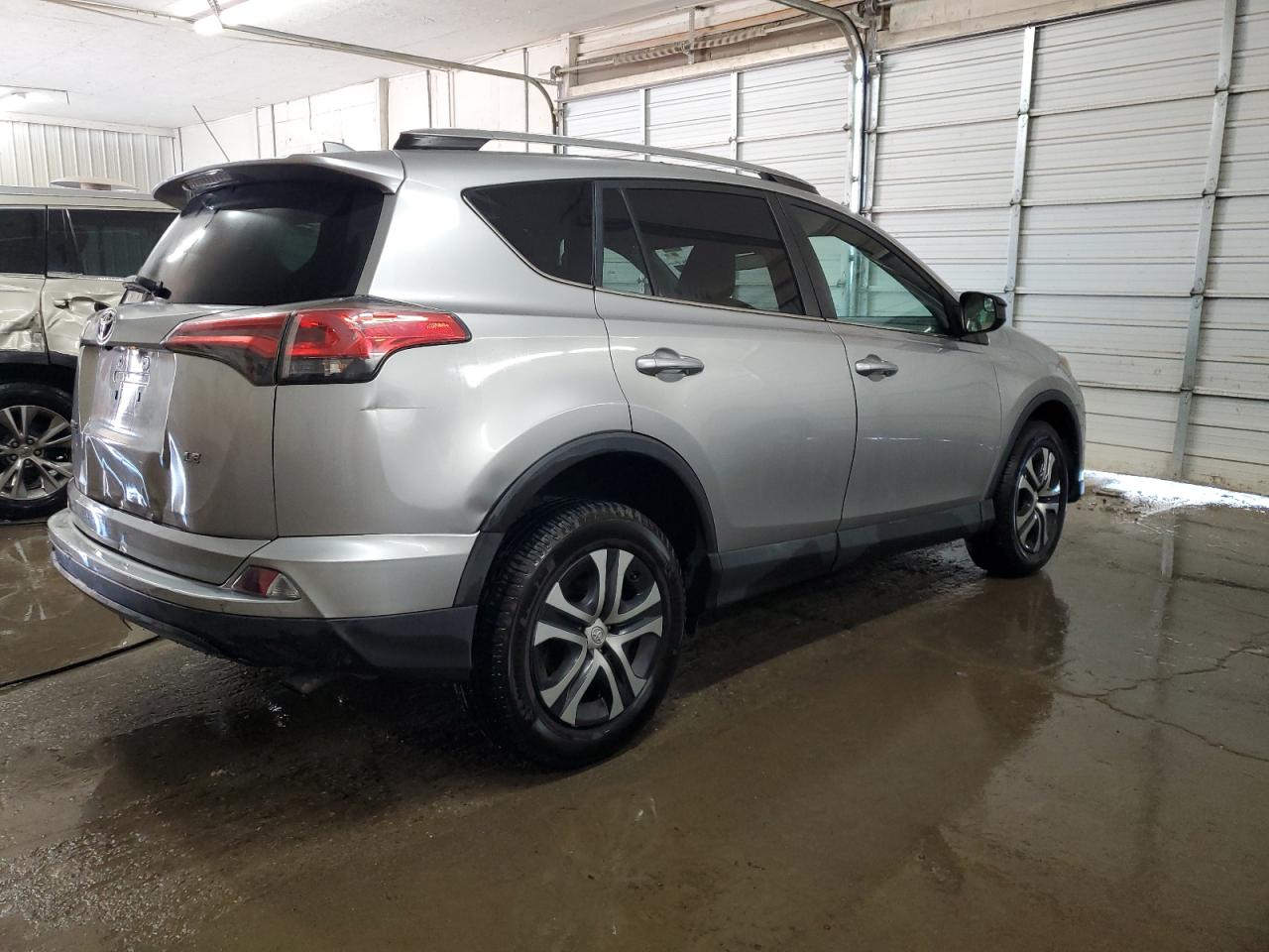 2017 Toyota RAV 4 - Image 3