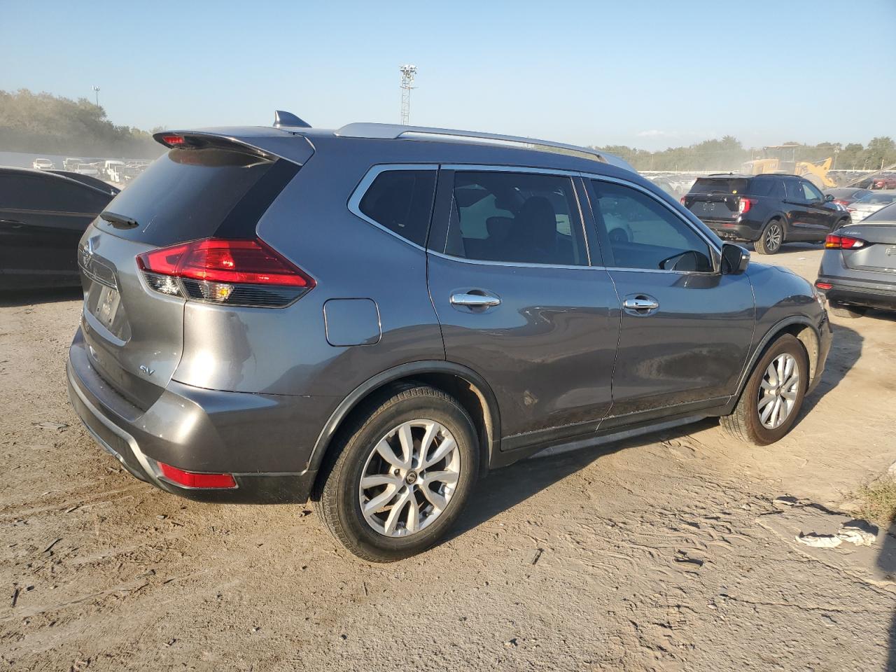 2017 Nissan Rogue - Image 3