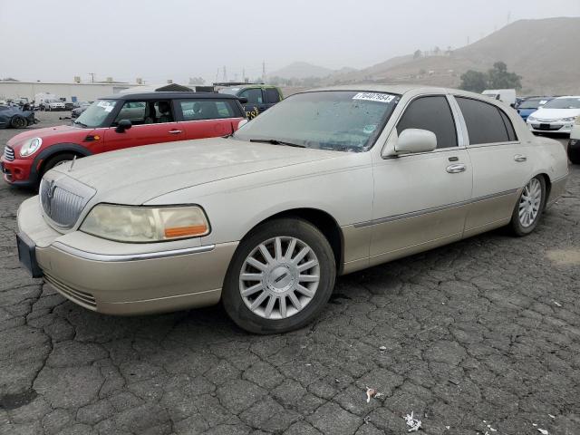 2005 Lincoln Town Car Signature Limited